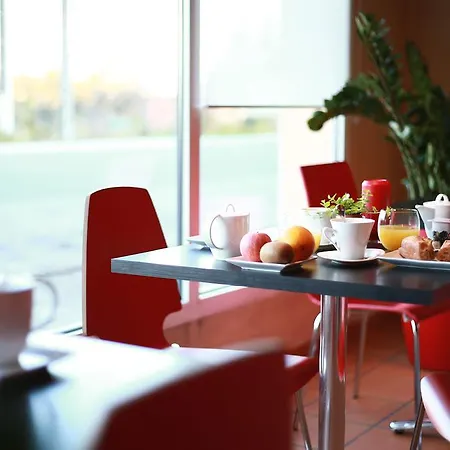 Отель Alma Best Hotel Castres