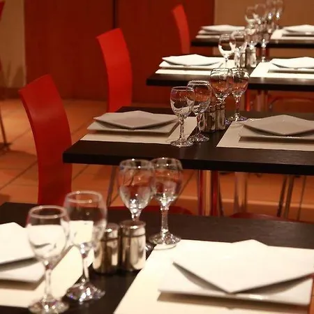 Alma Best Hotel Castres Отель