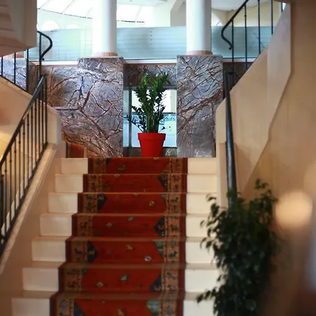 Отель Alma Best Hotel Castres 2*