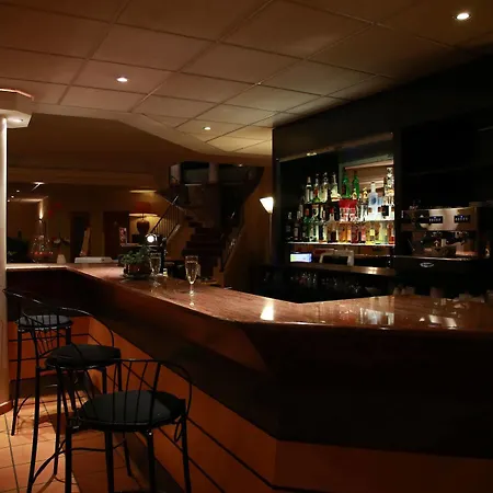 Alma Best Hotel Castres 2* Лагарригю